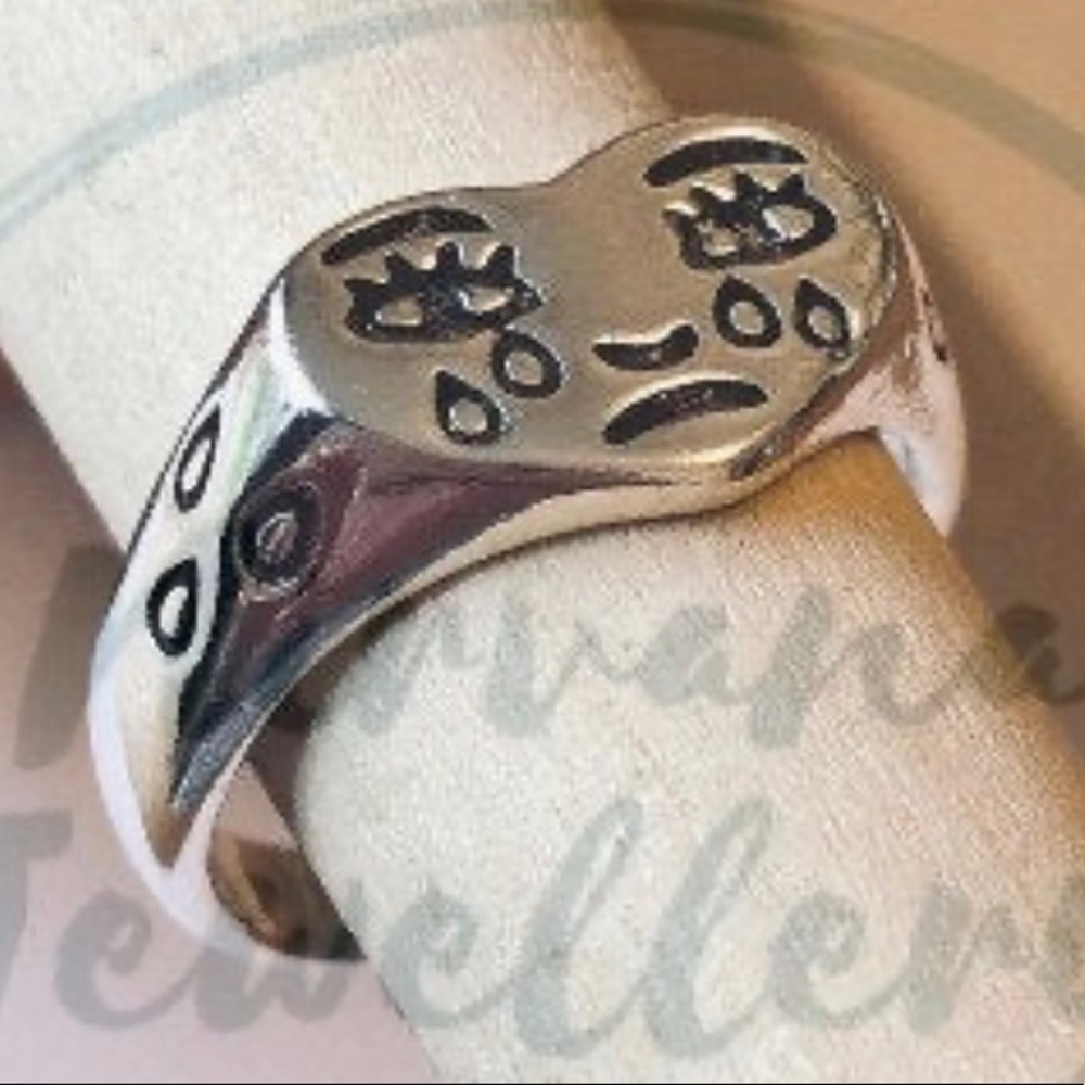 Adjustable crying face ring